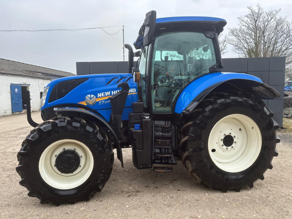 New Holland T6030